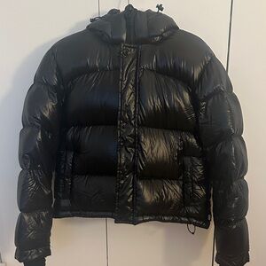 Aritzia Super Puff Shorty - Hi-Gloss